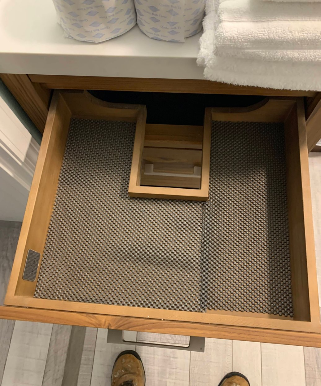 kitchen stove deep cleaning in a rental property